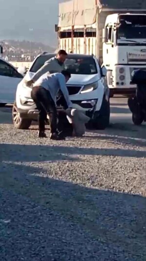 hatayda sokak ortasinda kan donduran dayak 8SvxY45V.jpg
